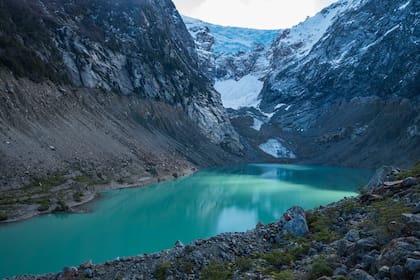 La Laguna Los Antiguos, en la base del glaciar Torrecillas