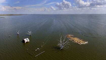 La Laguna Picasa en el limite de la provincia de Buenos Aires y Santa Fé, que incrementó su extensión notablemente en los últimos meses