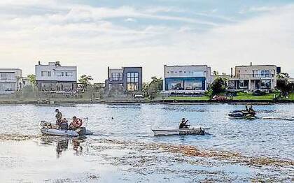 La laguna tiene 10 metros de profundidad