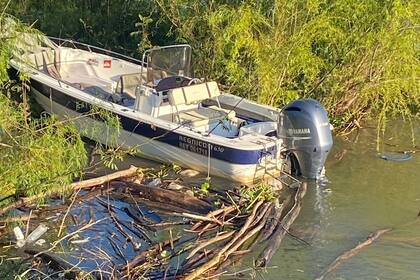 La lancha abandonada en Puerto Nuevo, de Rosario, con cocaína en su interior