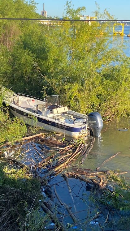 La lancha abandonada en Puerto Nuevo, de Rosario, con cocaína en su interior