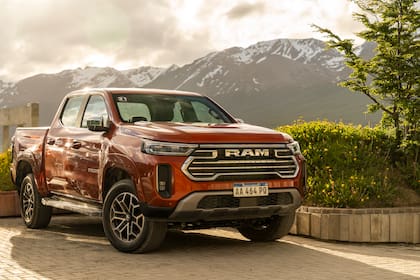 La Laramie incorpora la exclusiva Ram LED Lightbar, que aporta una firma lumínica propia y un aspecto más sofisticado.