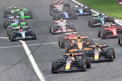La largada del Gran Premio de China: nueve de los diez puestos puntuables fueron a manos de pilotos de las cinco escuderías más poderosas de la Fórmula 1