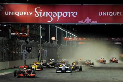 La largada, en el circuito callejero de Singapur