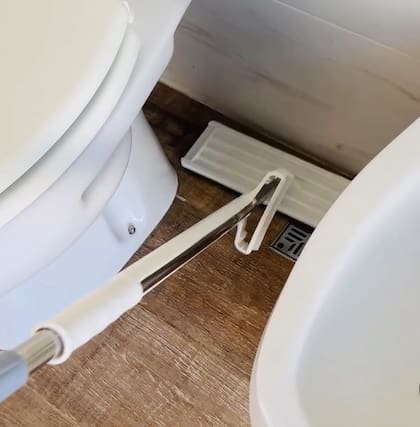 La lavandina es muy eficaz para limpiar el baño (Foto: @soyamodecasa)