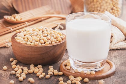 La leche de soja suele considerarse una de las bebidas vegetales más completas