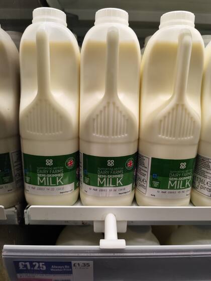 La leche, igual o más barata en Londres que en la Argentina.
