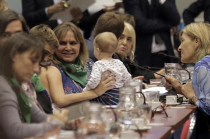 La legalización del aborto comenzó a debatirse en comisiones el martes, en Diputados