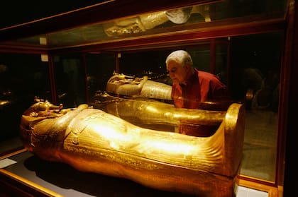 La legendaria reina egipcia yacería en una cámara oculta adyacente a Tutankamón