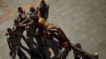 La legión española es la que carga el Jesucristo en Málaga
