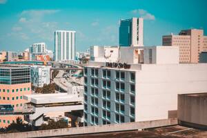 La nueva legislación en Florida que facilitaría la demomición de estructuras “inseguras”