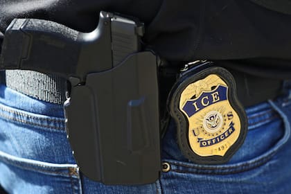 La legisladora de Arizona denunció que los agentes del ICE intentaron evitar que hable con los detenidos en el centro