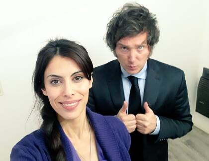 La legisladora porteña Rebeca Fleitas junto a Milei