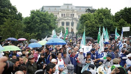 El sindicato bancario protestó, en diciembre de 2017, contra la sanción de la ley de Vidal para modificar las jubilaciones del Banco Provincia