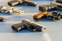 Aprobaron un proyecto de ley en Tennessee que permite a los maestros portar armas de fuego