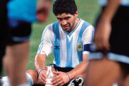 La lengua filosa de Maradona. 