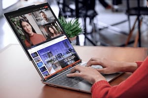 Así es la primera notebook con pantalla enrollable