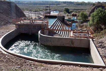 La ley 27.191 pone un límite de hasta cincuenta megavatios (50 MW) de potencia para incluir a los proyectos de centrales hidroeléctricas dentro de las renovables