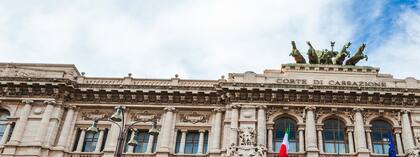 La Ley 74/2025 fue impugnada ante la Corte Constitucional por el Juez Fabrizio Alessandria, y la decisión podría marcar un antes y un después en el derecho italiano.