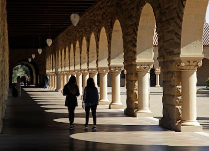 La ley alcanza a la Universidad Estatal, la Universidad de California y todos los Colegios Comunitarios del sistema público