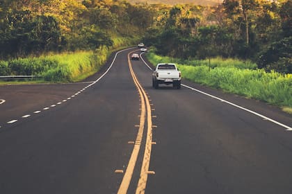 La ley de California exige que las ciudades y condados del Inland Empire designen rutas específicas para los conductores de camiones
