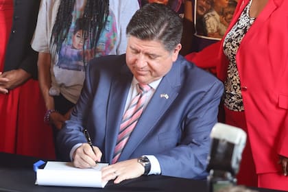 La ley de Illinois obtuvo la firma del gobernador JB Pritzker en diciembre de 2025
