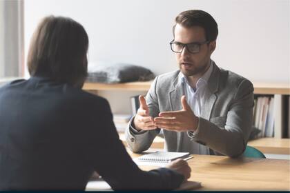 La Ley de Inmigración y Nacionalidad prevé la admisión de cónyuges e hijos extranjeros (derivados) de asilados y refugiados