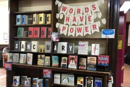 La Ley de Libertad para Leer exige que se establezcan políticas para la conservación y eliminación de materiales de las bibliotecas (AFP)