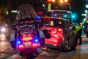 La ley elimina el margen previo de 16 km/h bajo el límite de velocidad y ahora exige que los conductores lentos usen exclusivamente el carril derecho, salvo para adelantar, girar a la izquierda o evitar obstáculos