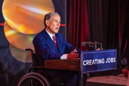 La ley firmada por el gobernador Greg Abbott en Texas obliga a los inversores públicos a retirar su financiación de los proyectos afectados
