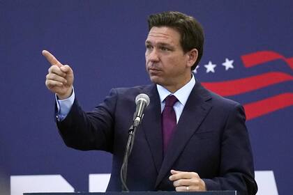 La ley impulsada por Ron DeSantis es inconstitucional, en la opinión del cónsul y el abogado