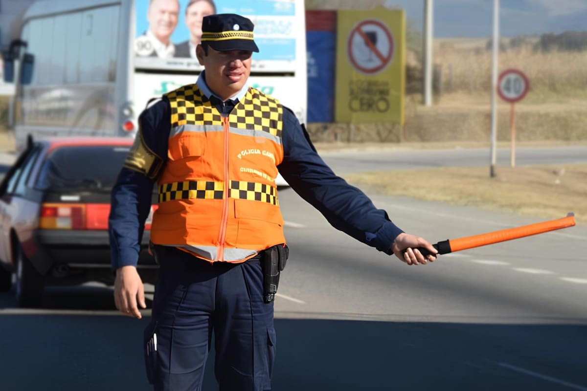 Estão mudando a lei de trânsito de Córdoba. modificar o uso de luzes, penalidades e infrações Estão mudando a lei de trânsito de Córdoba. modificar o uso de luzes, penalidades e infrações