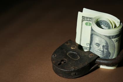 La ley permite al IRS afectar salarios, vehículos y propiedades inmobiliarias, pero estos activos solo se tocan si el deudor ignora sistemáticamente los avisos previos