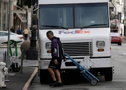 La ley permite que los avisos se entreguen por los canales habituales de la empresa, ya sea de forma personal, vía correo electrónico o por mensaje de texto