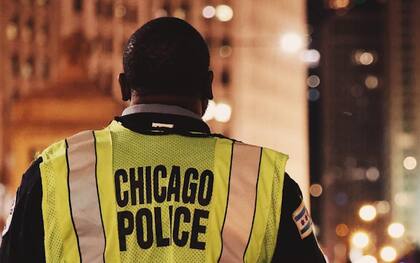 La Ley Peter Mendez exige capacitación obligatoria en Illinois para policías que intervengan en operativos con menores presentes