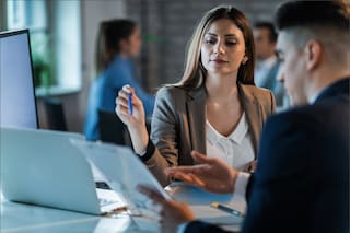 Qué dice el proyecto de ley de Arizona que impide a migrantes el acceso a los bancos