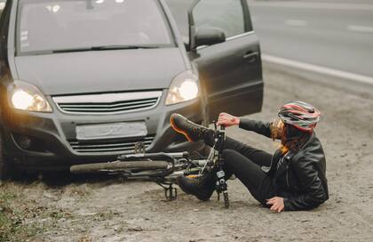 La ley que firmó DeSantis protege a los usuarios vulnerables que también se pueden encontrar en las vías