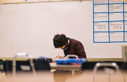 La ley restringirá el uso de celulares en aulas de Carolina del Norte