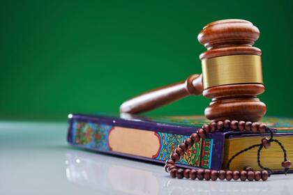 La ley sharía permite el pago de una compensación para lograr el cambio de la condena o incluso el perdón. Se le llama "dinero sangriento"