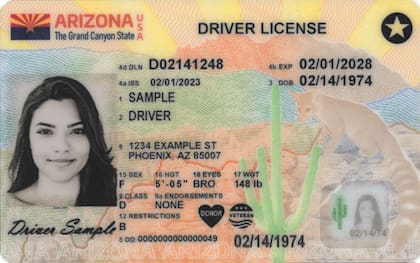 La leyenda de "nativo americano" en la licencia de Arizona se ubicará debajo de la foto y la firma