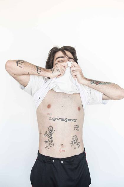 La leyenda Lovesexy, tatuada en referencia al disco de Prince y por su admiración con el artista, es uno de sus favoritos.