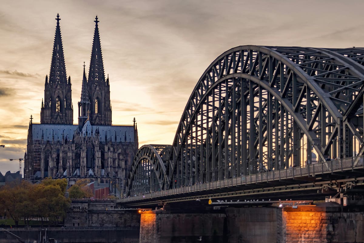 A lenda amaldiçoada por trás do templo onde repousam os restos mortais dos Três Reis Magos
