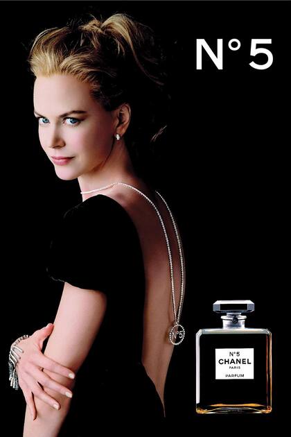 La leyenda se remonta
a 1921, cuando la
vanguardista Gabrielle
Chanel creó una
fragancia con Ernest
Beaux, perfumista de
los zares