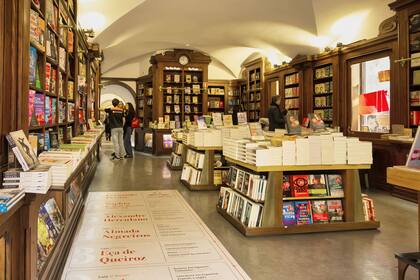 La librería Bertrand, ubicada en Chiado, en el centro de Lisboa, es la tienda de libros más antigua del mundo 