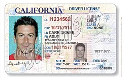 La licencia de conducir AB 60 en California es una tarjeta que otorga a un migrante el permiso para operar un vehículo motorizado