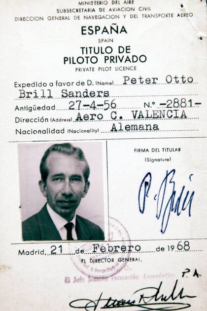 La licencia de piloto privado que le otorgaron a Peter Brill en España