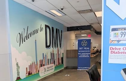 La licencia estándar en Nueva York se debe tramitar en una oficina del DMV