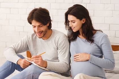 La licencia prenatal remunerada, consolidada en 2026, garantiza que los empleados del sector privado accedan a 20 horas adicionales de licencia paga para controles médicos relacionados con el embarazo