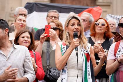 La líder de Sumar, Yolanda Díaz, durante un paseo electoral por el 9J en la Plaza de las Pasiegas, a 6 de junio de 2024 en Granada.