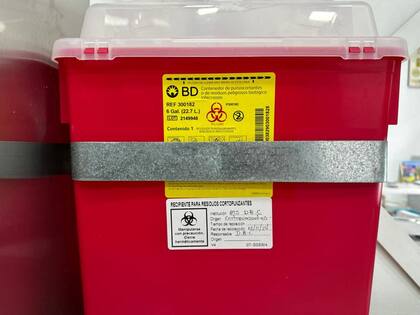 La limpieza de espacios públicos y recogida de residuos cortopunzantes es otra de las labores de Cambie